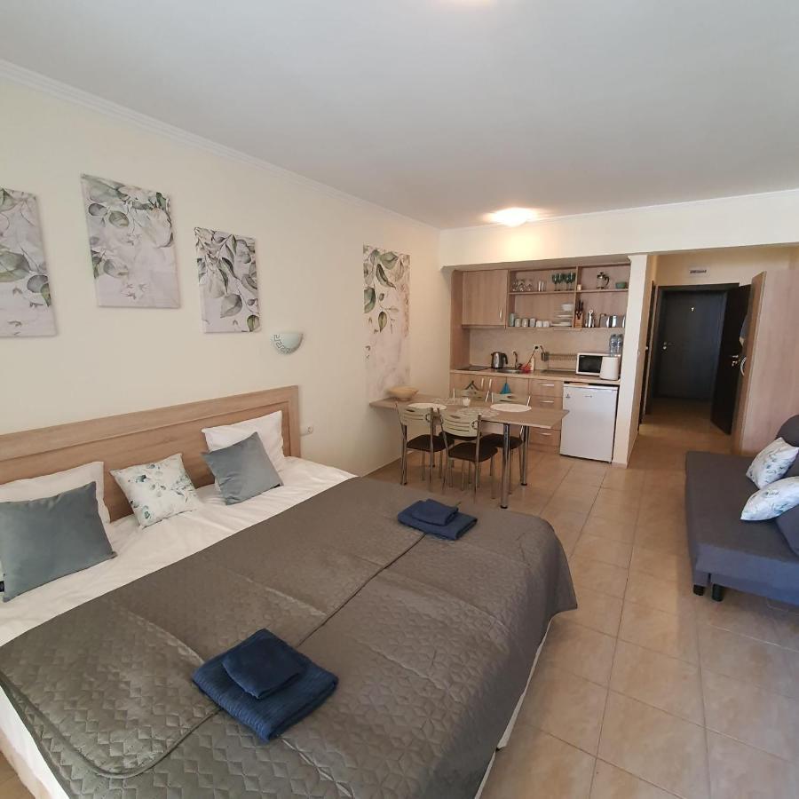 Andalucia Beach - Sea Viev Apartments Elenite Luaran gambar