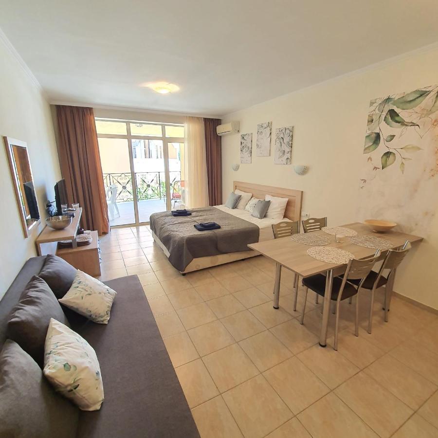 Andalucia Beach - Sea Viev Apartments Elenite Luaran gambar